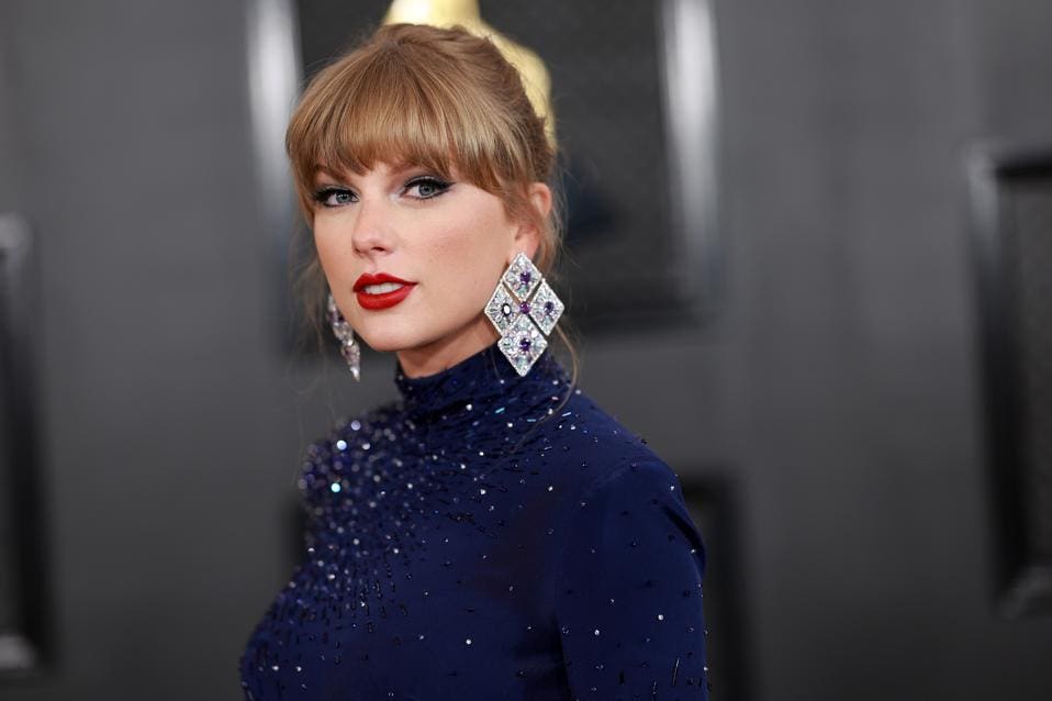 TAYLOR SWIFT’s NEW ALBUM SURCEASED A 600% SALES