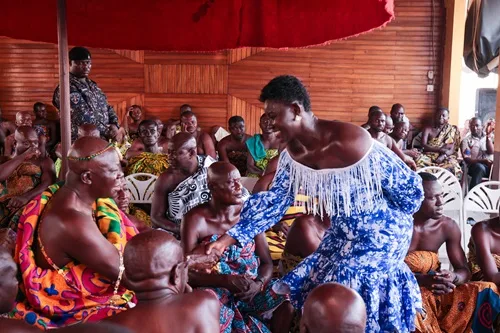 AFUA SINGATHON VISITS ASANTEHENE AT THE MANHYIA PALACE DURING THE AWUKUDAE CELEBRATION